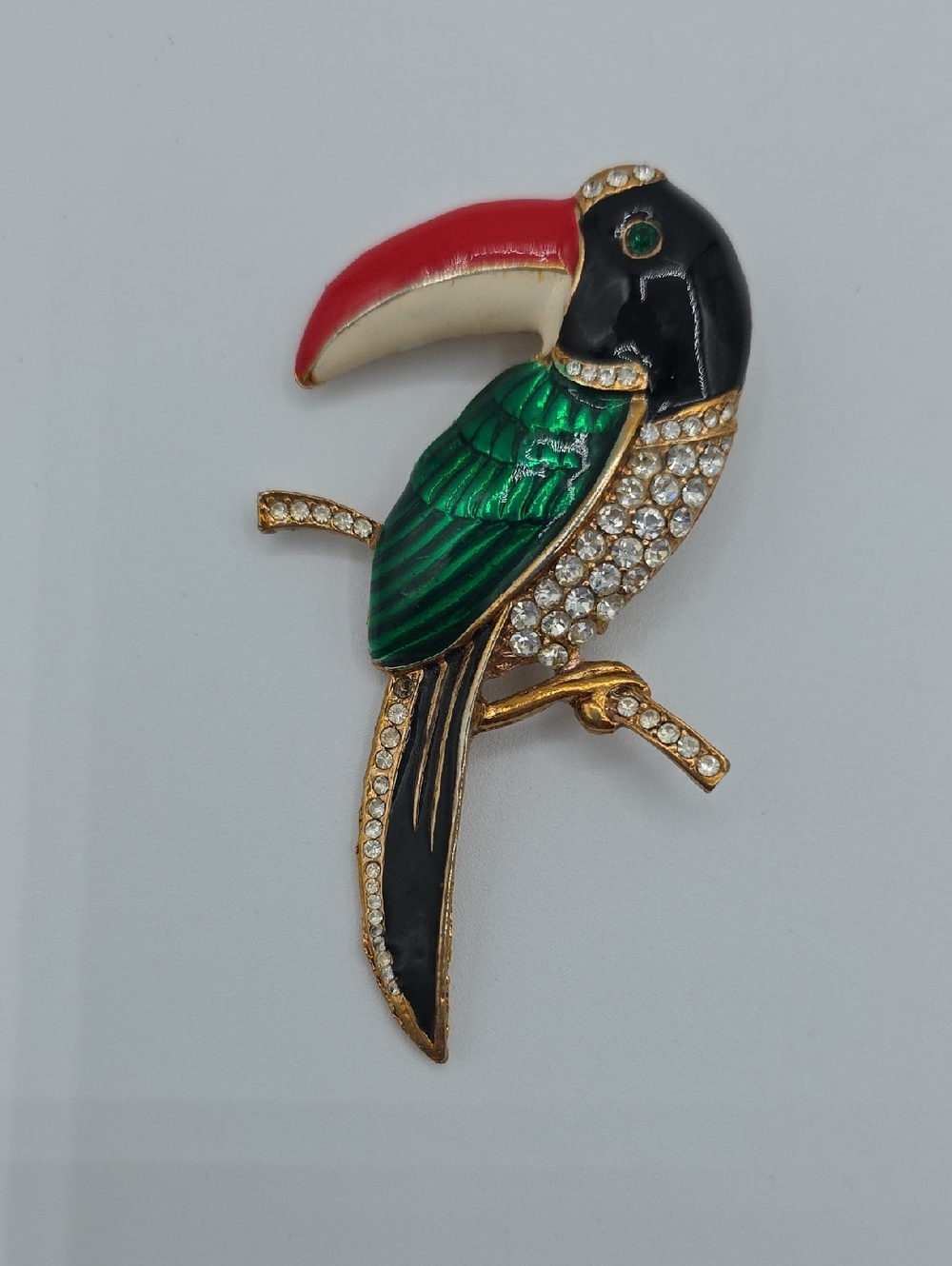 Vintage Elegant Toucan Bird Brooch in Green, Black & Red - Fashion Jewelry